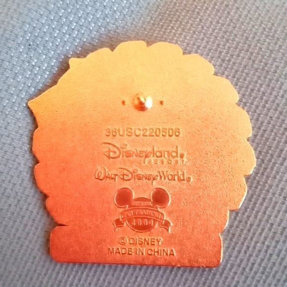 DISNEY USA 2004 MICKEY WITH THE WORLD FLAGS - Picture 2 of 5